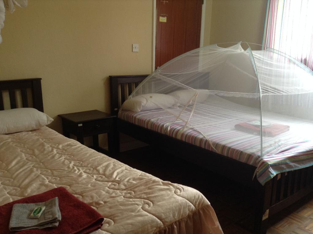Teule Guest House Oloitokitok エクステリア 写真